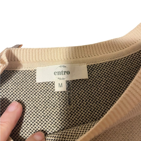 Entro Cream Ruffle Sleeve Sweater with Leopard Print Size Medium - Picture 5 of 5